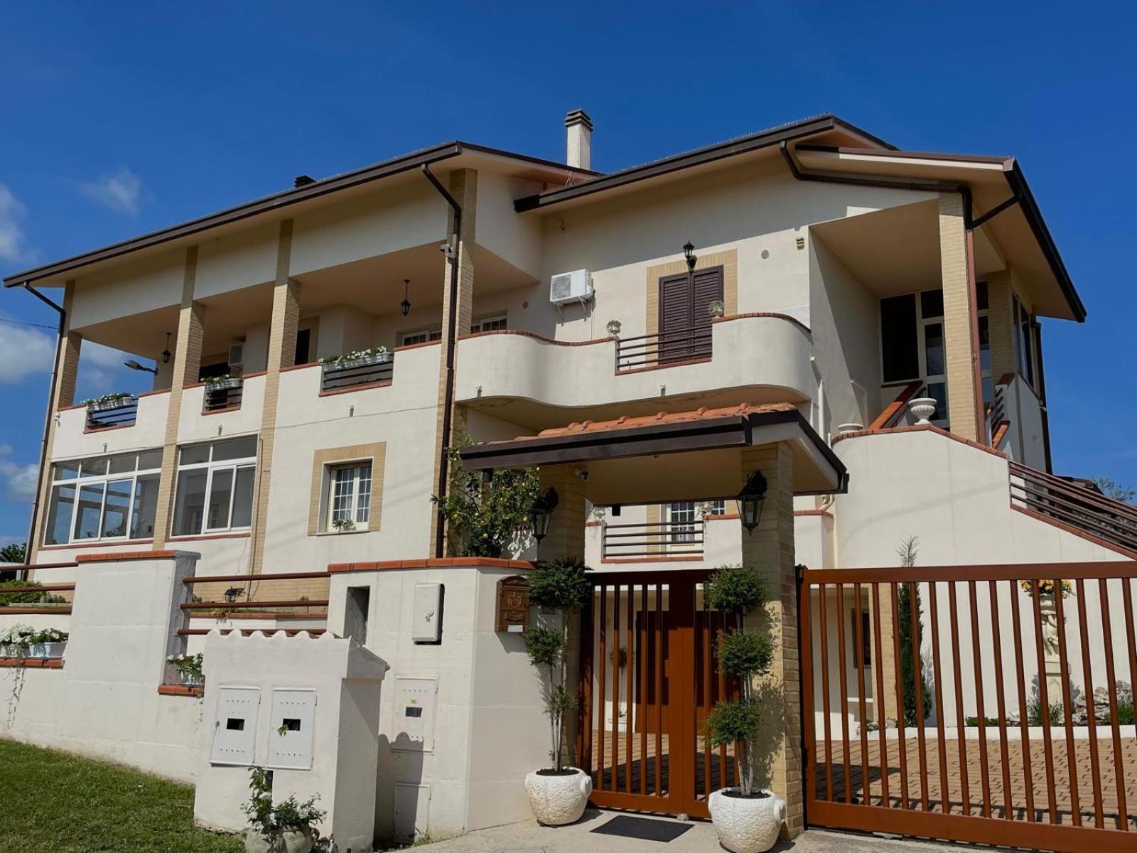 Appartamento In Villa Villalfonsina Exterior photo