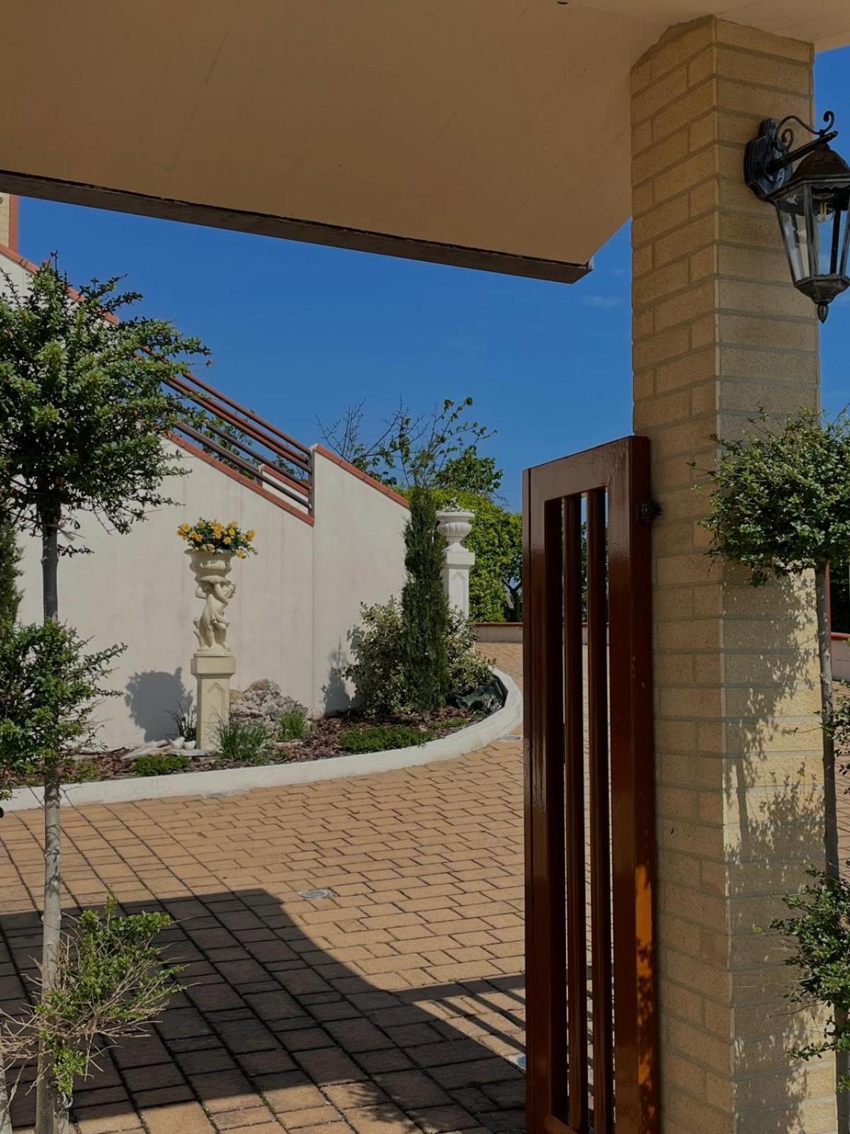 Appartamento In Villa Villalfonsina Exterior photo